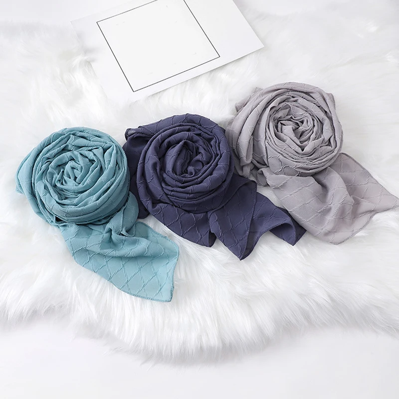 2021 Newest Crinkle Chiffon Scarf Plain Pleated Hijab Diamond Plaid Scarves Muslim Shawl Wraps Women Fashion Headscarf Headband
2021 Newest Crinkle Chiffon Scarf Plain Pleated Hijab Diamond Plaid Scarves Muslim Shawl Wraps Women Fashion Headscarf Headband