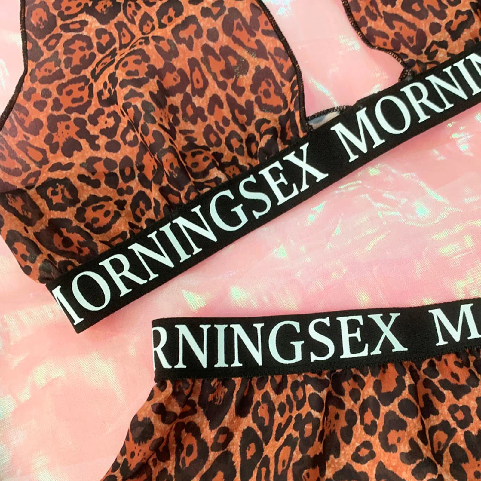 Women Lingerie Set Fashion Letter Leopard Patchwork Sexy Underwear G-string Set Lingerie Sexy Bra Set Bras & Women Brief Sets
Women Lingerie Set Fashion Letter Leopard Patchwork Sexy Underwear G-string Set Lingerie Sexy Bra Set Bras & Women Brief Sets