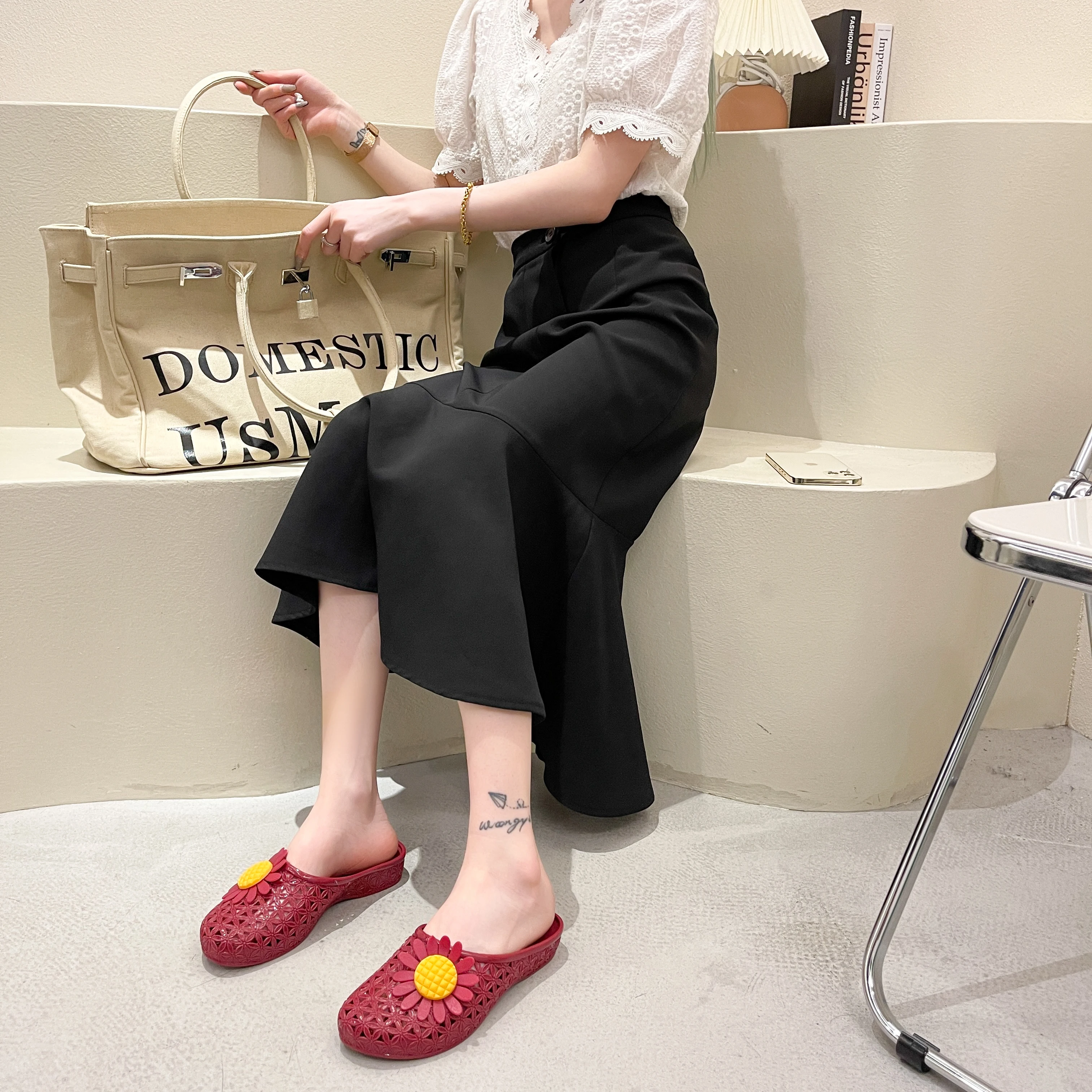 Women Slippers Summer Beach 2021 New Outdoor Comfortable Flip Flop Women Designer Elegant Sunflower Decoration Casual Slippers
Women Slippers Summer Beach 2021 New Outdoor Comfortable Flip Flop Women Designer Elegant Sunflower Decoration Casual Slippers
