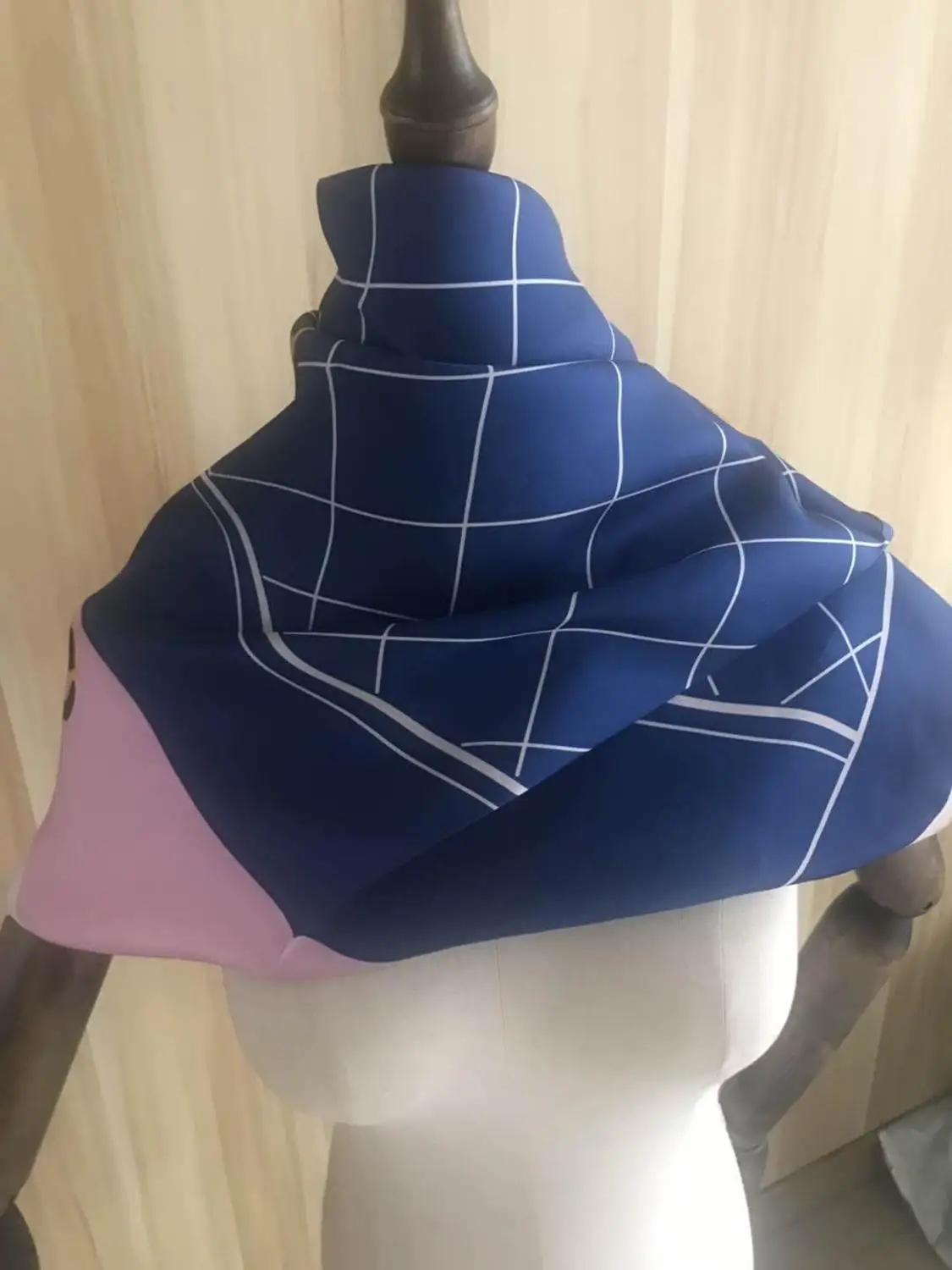 2020 New Arrival Autumn Fashion Elegant Classic chain 100% silk scarf 90*90 cm square shawl twill wrap for women lady girl
2020 New Arrival Autumn Fashion Elegant Classic chain 100% silk scarf 90*90 cm square shawl twill wrap for women lady girl