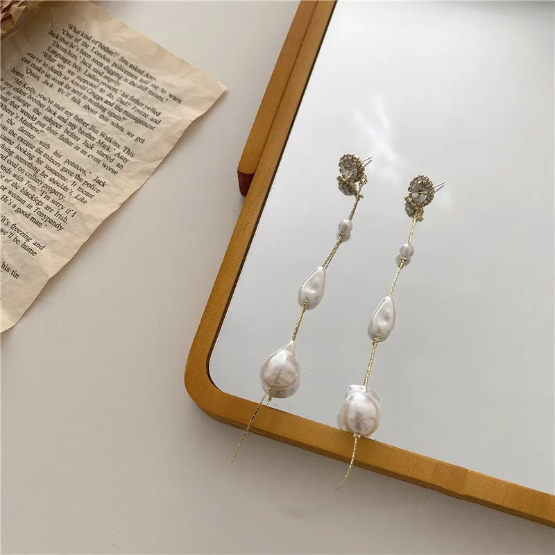 Retro Irregular Pearl Crystal Long Tassel Earrings for Women Female Gold Color Chain Rhinestone Hanging Dangle Earrings Brincos
Retro Irregular Pearl Crystal Long Tassel Earrings for Women Female Gold Color Chain Rhinestone Hanging Dangle Earrings Brincos
