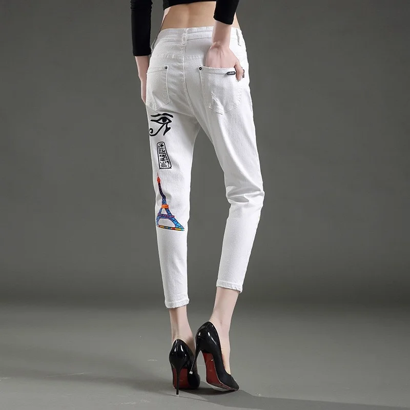 Personality Printed White Jeans Women Autumn Loose Fit High Waist Elastic Harem Pants Street Casual Trousers Fashion Mom Jeans
Personality Printed White Jeans Women Autumn Loose Fit High Waist Elastic Harem Pants Street Casual Trousers Fashion Mom Jeans