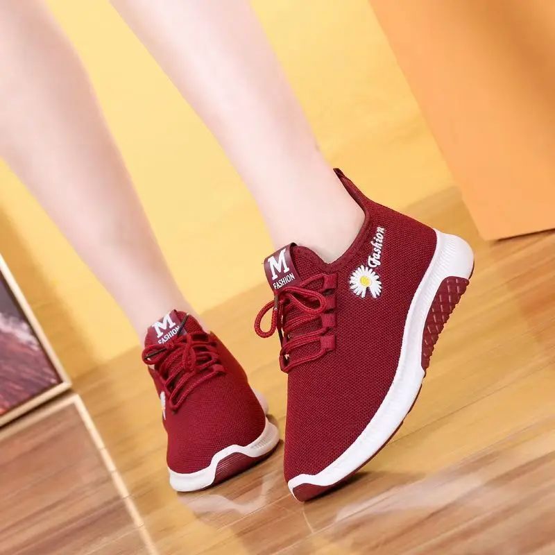 New Style Cloth Shoes, Light and Comfortable, Soft Sole Women's Shoes, One-step Casual Sports Shoes, Non-slip Mother Shoes
New Style Cloth Shoes, Light and Comfortable, Soft Sole Women's Shoes, One-step Casual Sports Shoes, Non-slip Mother Shoes