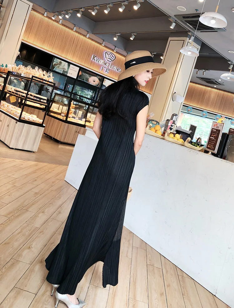 Miyake Pleated 2021 Summer Paint casual women dresses Turtleneck yellow sleeveless long dress plus size vintage aesthetic dress 
Miyake Pleated 2021 Summer Paint casual women dresses Turtleneck yellow sleeveless long dress plus size vintage aesthetic dress