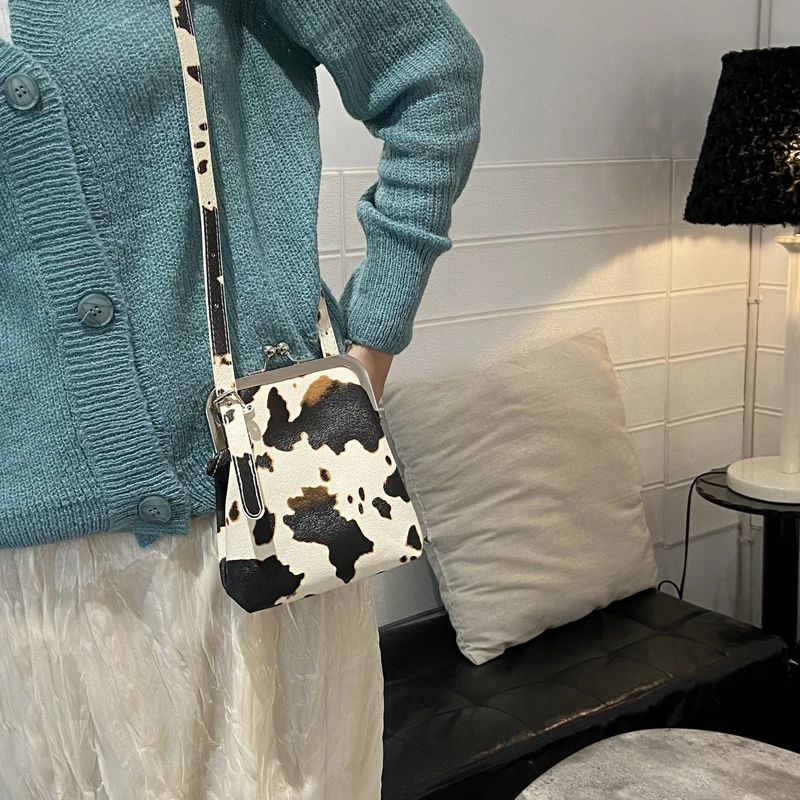 Маленькие женские сумки через плечо из искусственной кожи в стиле ретро, Дамский миниатюрный клатч, сумочка из воловьей кожи, женская сумка ...
Маленькие женские сумки через плечо из искусственной кожи в стиле ретро, Дамский миниатюрный клатч, сумочка из воловьей кожи, женская сумка ...