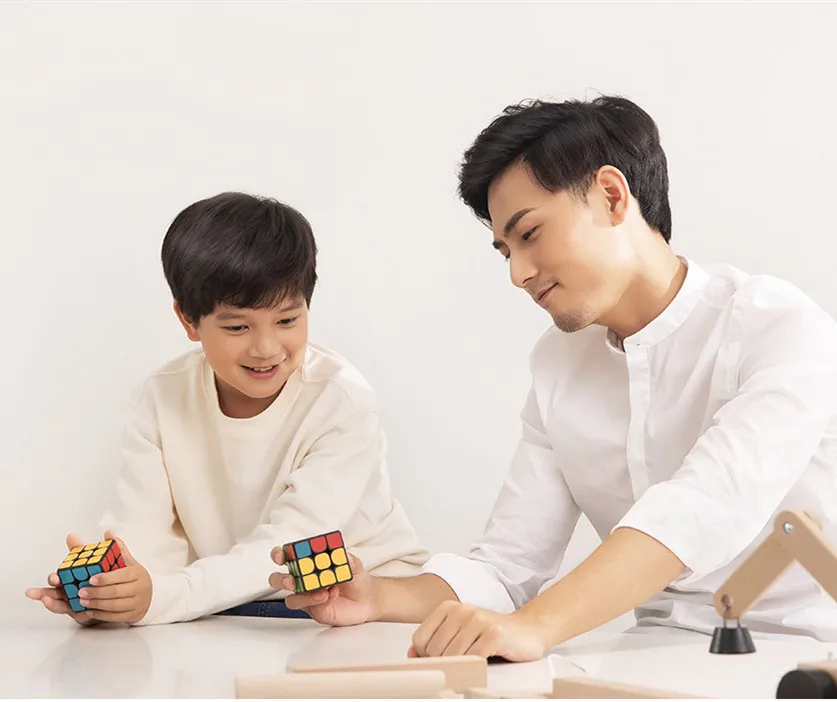Original Xiaomi Smart Magic Cube Bluetooth 3D Dynamic Teaching Six Axis Sensor Work With Mijia APP for Science Education Toys
Original Xiaomi Smart Magic Cube Bluetooth 3D Dynamic Teaching Six Axis Sensor Work With Mijia APP for Science Education Toys