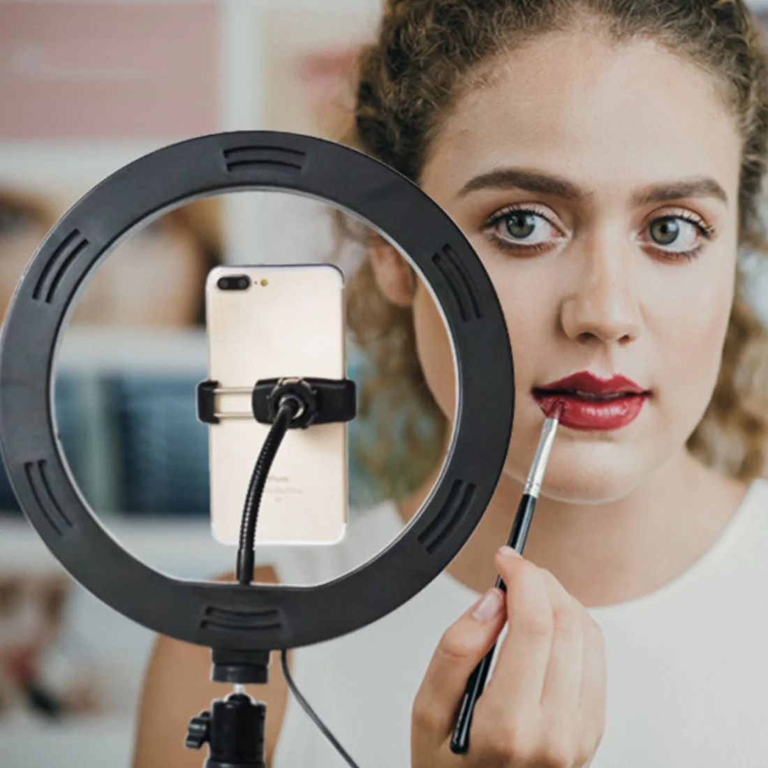 LED ring light USB dimmable makeup self-timer live broadcast photography photography three color temperature belt tripod
LED ring light USB dimmable makeup self-timer live broadcast photography photography three color temperature belt tripod