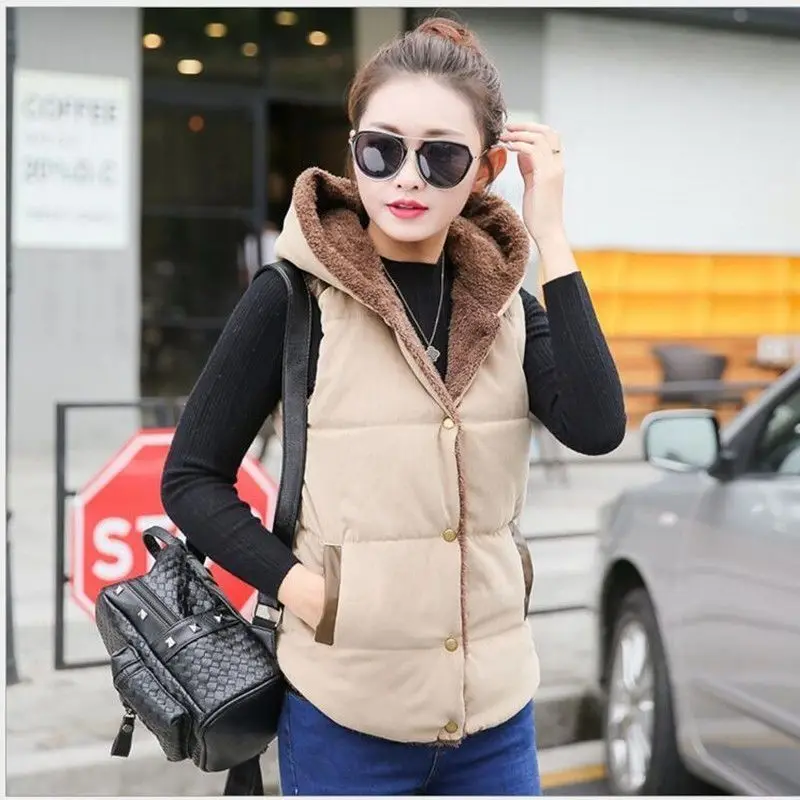 Winter new Korean fashion Plush hooded cotton jacket coral velvet vest female loose student short vest coat
Winter new Korean fashion Plush hooded cotton jacket coral velvet vest female loose student short vest coat