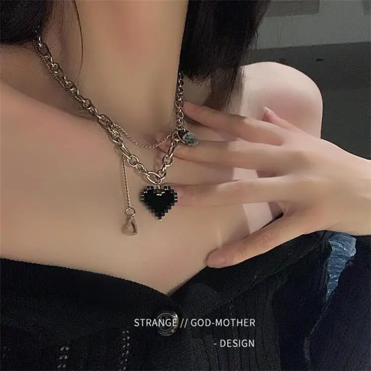 Whole Body Titanium Steel Black Love Mosaic Necklace Female Niche Double-layer Design Decorative Pendant Clavicle Sweater Chain
Whole Body Titanium Steel Black Love Mosaic Necklace Female Niche Double-layer Design Decorative Pendant Clavicle Sweater Chain