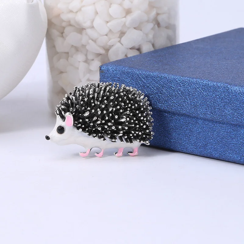 

Beadsland Alloy Inlaid Rhinestone Brooch Hedgehog Modeling Fashionable High-end Clothing Accessories Pin Woman Gift MM-993