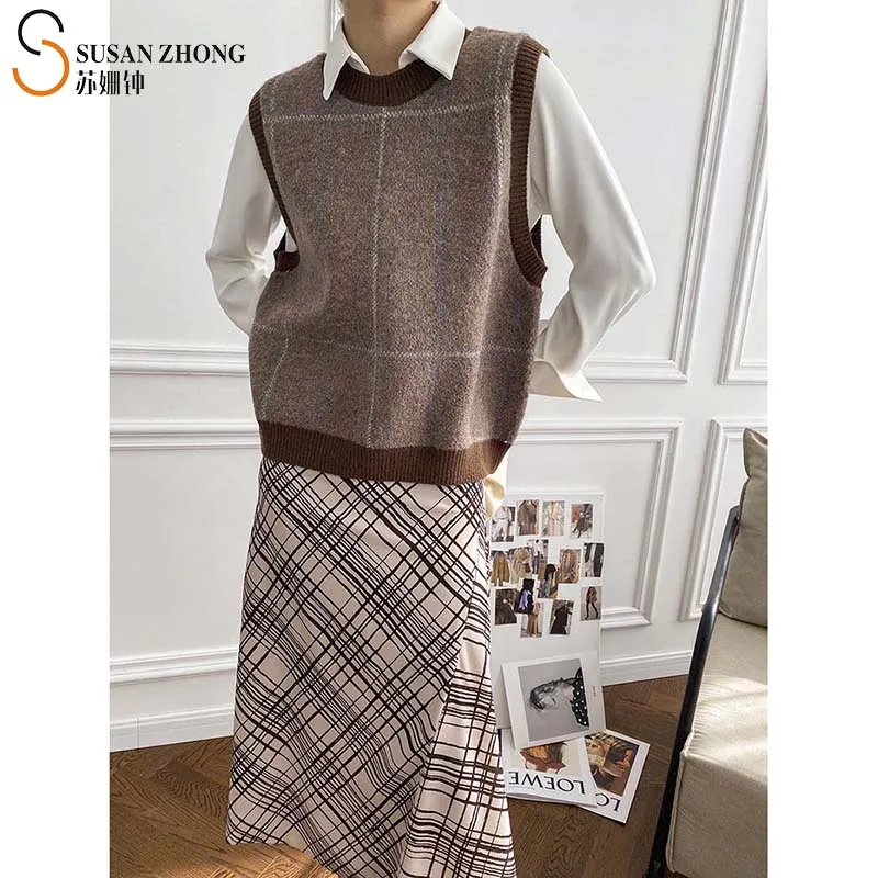 

Woman Sweater Vest Waistcoat Sleeveless Tops 2021 Spring Vintage Cozy Round Neck Plaid Check Pattern Retro French Romantic Brown