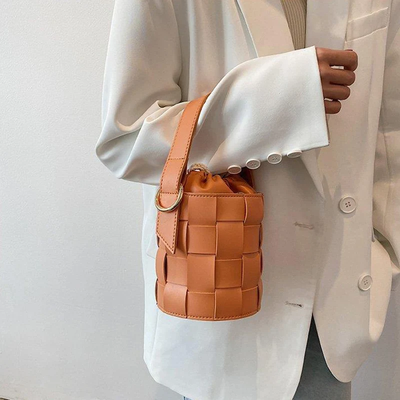Shoulder Bag Female Backpack Crossbody Bag Women Designer Handbag Weave Drawstring Purse Fashion 2021 New PU Leather Bucket Bags
Shoulder Bag Female Backpack Crossbody Bag Women Designer Handbag Weave Drawstring Purse Fashion 2021 New PU Leather Bucket Bags