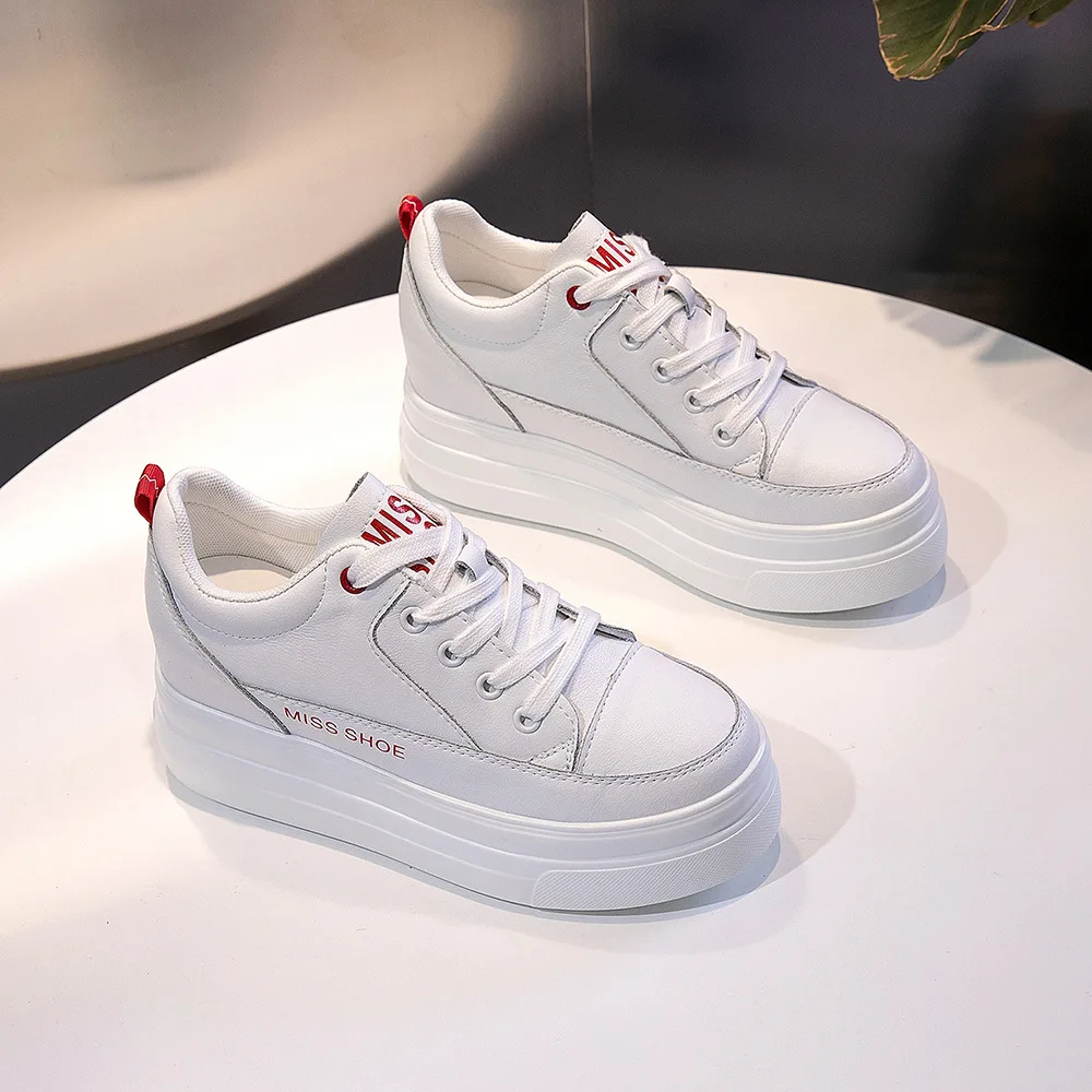 Туфли на танкетке женские, толстая кожа, белые, повседневная обувь, каблук 8 см
Туфли на танкетке женские, толстая кожа, белые, повседневная обувь, каблук 8 см