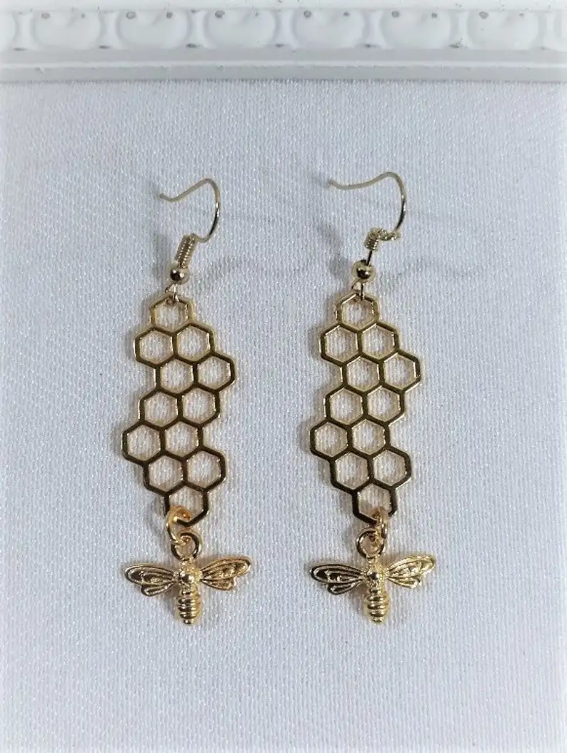 2021 Trend Fashion Bee and Honeycomb Dangle Earrings 2 Color Woman's Retro Jewelry Creative Gifts For Friends
2021 Trend Fashion Bee and Honeycomb Dangle Earrings 2 Color Woman's Retro Jewelry Creative Gifts For Friends