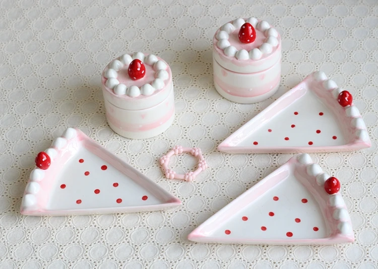 Ceramic cake can strawberry plate Japanese coffee bean storage tank tea can birthday gift party plate
Ceramic cake can strawberry plate Japanese coffee bean storage tank tea can birthday gift party plate