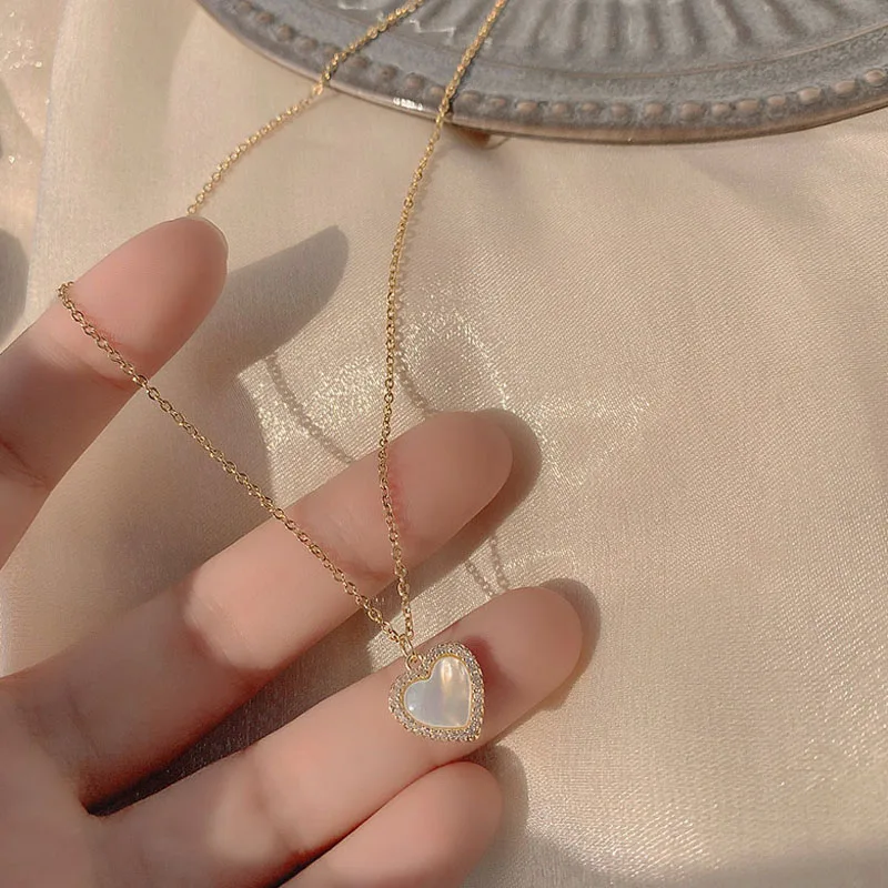 2022 New Female Fashion Clavicle Heart Necklace Pendant Short Gold Chain Necklace Pendant Necklace Charm Gifts Girlfriends
2022 New Female Fashion Clavicle Heart Necklace Pendant Short Gold Chain Necklace Pendant Necklace Charm Gifts Girlfriends