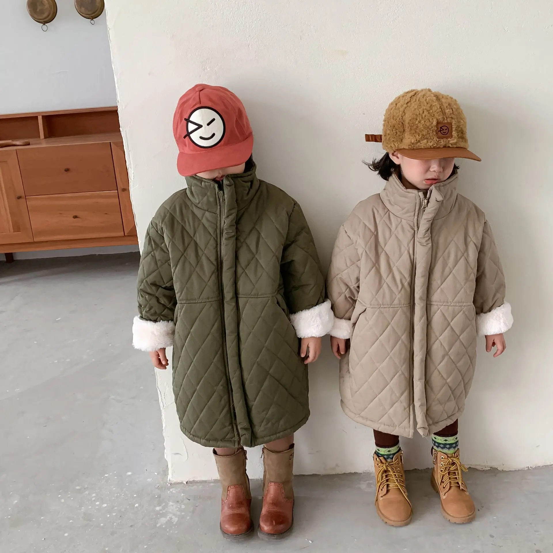 Korean style winter solid color loose long style quilted coats for Boys and girls diamond warm thick mid-length jackets
Korean style winter solid color loose long style quilted coats for Boys and girls diamond warm thick mid-length jackets