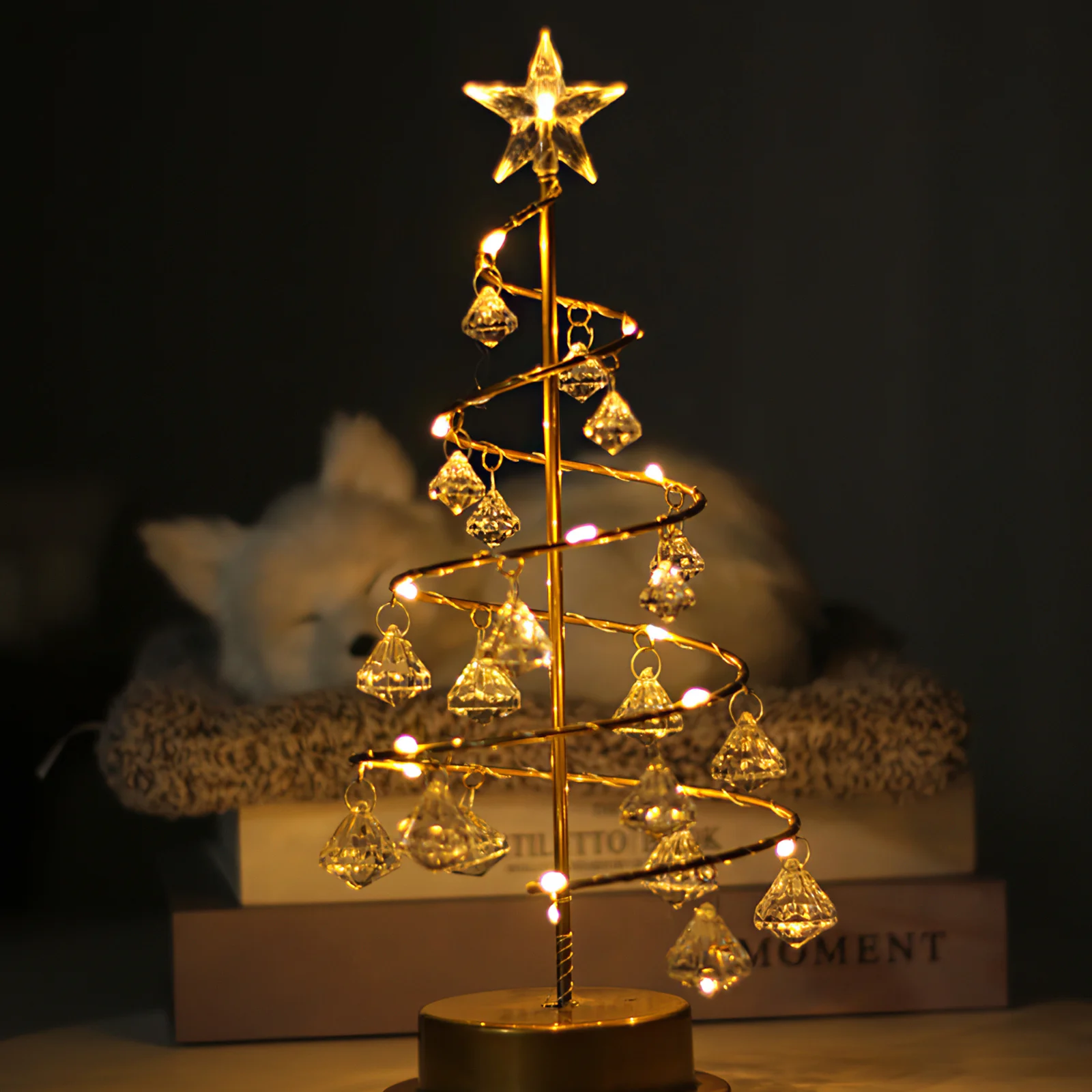 Elegant Golden Christmas Tree Lamp LED Modelling Light Crystal Pendant Bedside Light Night Light For Room Christmas Decoration
Elegant Golden Christmas Tree Lamp LED Modelling Light Crystal Pendant Bedside Light Night Light For Room Christmas Decoration