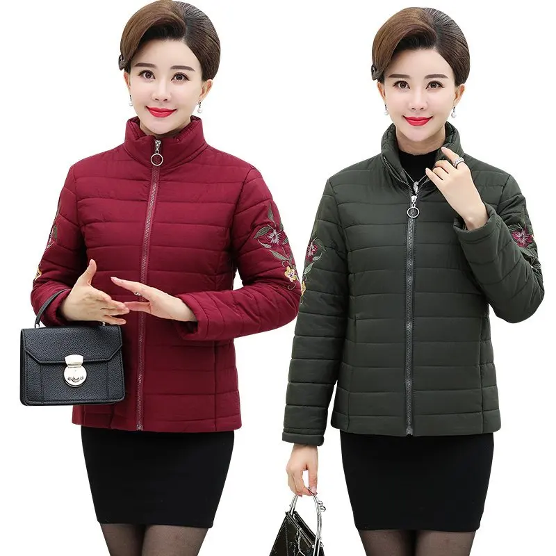 2020 Jacket Women Winter Embroidery flowers Fashion Warm Solid Short Style Cotton padded Parkas Coat Stand Collar
2020 Jacket Women Winter Embroidery flowers Fashion Warm Solid Short Style Cotton padded Parkas Coat Stand Collar
