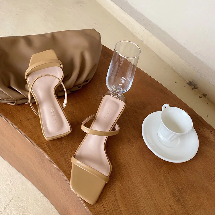 Square heel Beach Shoes Slippers Casual Slipers Women Low Med Slides Block Sabot Luxury 2021 Soft Sexy Rome PU Basic Hoof Heels
Square heel Beach Shoes Slippers Casual Slipers Women Low Med Slides Block Sabot Luxury 2021 Soft Sexy Rome PU Basic Hoof Heels