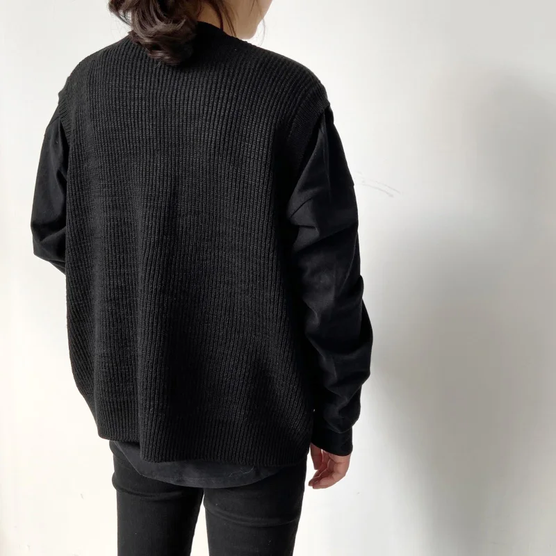 Autumn and winter women's casual solid color V-neck sleeveless pocket decorative cardigan sweater
Autumn and winter women's casual solid color V-neck sleeveless pocket decorative cardigan sweater