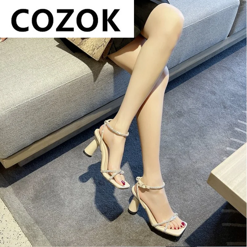 Women's Shoes
Women's Shoes