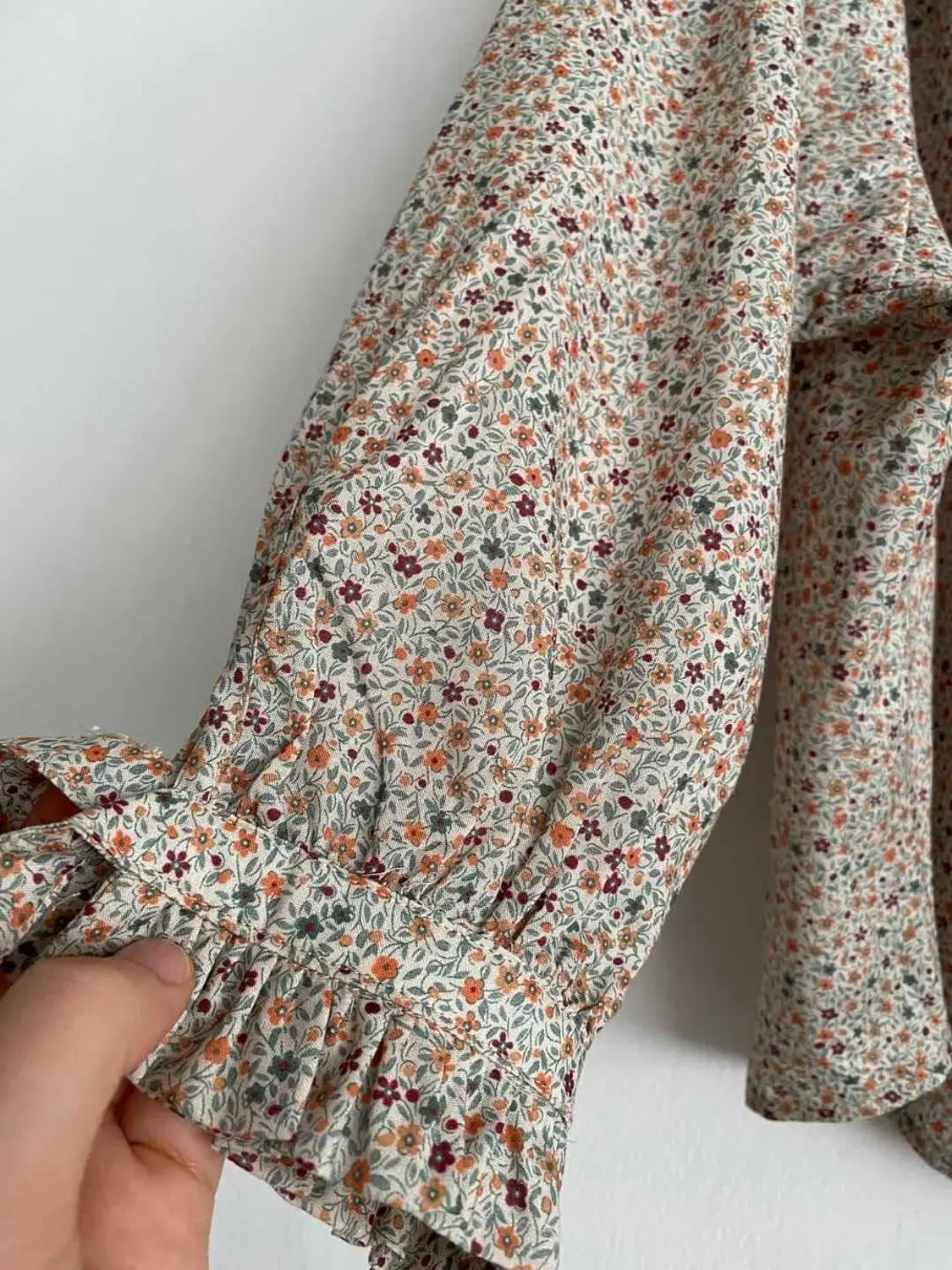 Retro Floral Print Women's Blouse Frill trim Collar Long Sleeve Lady Shirt Single-breasted Female Blouses and Top 2020 New
Retro Floral Print Women's Blouse Frill trim Collar Long Sleeve Lady Shirt Single-breasted Female Blouses and Top 2020 New