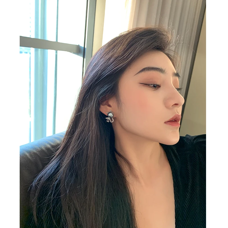 Fashionable and interesting asymmetric angel devil inlaid pearl earrings earrings earrings earrings for women
Fashionable and interesting asymmetric angel devil inlaid pearl earrings earrings earrings earrings for women