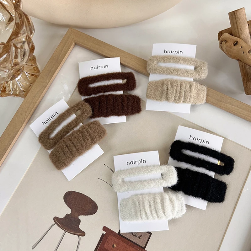2Pcs Winter Hair Clips All-match Plush Pleated Hairpins Korean BB Clips Hollow Geometric Hair Accessories Milk Coffee Barrettes
2Pcs Winter Hair Clips All-match Plush Pleated Hairpins Korean BB Clips Hollow Geometric Hair Accessories Milk Coffee Barrettes