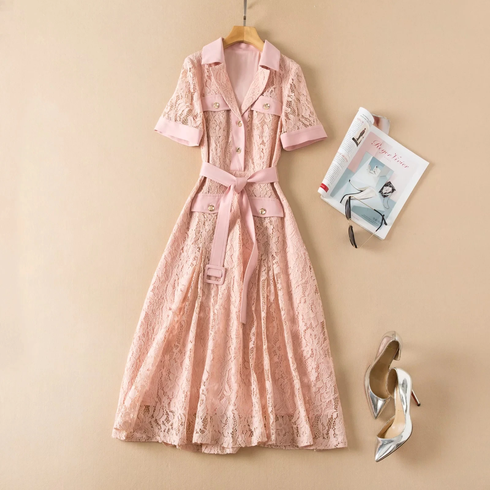 Женское кружевное платье до середины икры, розовое праздвечерние чное платье с отложным воротником, пуговицами, поясом и коротким рукавом, весна-лето 2022
Женское кружевное платье до середины икры, розовое праздвечерние чное платье с отложным воротником, пуговицами, поясом и коротким рукавом, весна-лето 2022