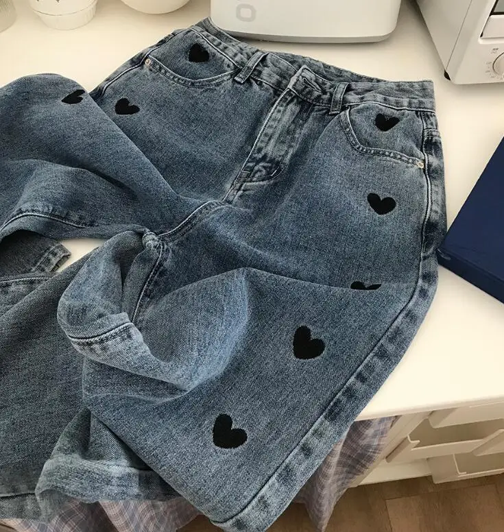 2021 New Spring Autumn Women Jeans Pants Heart Print High Waist Straight Loose Denim Trousers s430
2021 New Spring Autumn Women Jeans Pants Heart Print High Waist Straight Loose Denim Trousers s430
