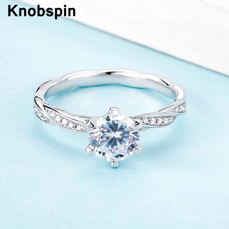 Knobspin Роскошные 100% 925 стерлингового серебра настоящее 1 карат D Цвет Муассанит Обручальные кольца для женщин, хорошая бижутерия ювелирные изд...
Knobspin Роскошные 100% 925 стерлингового серебра настоящее 1 карат D Цвет Муассанит Обручальные кольца для женщин, хорошая бижутерия ювелирные изд...