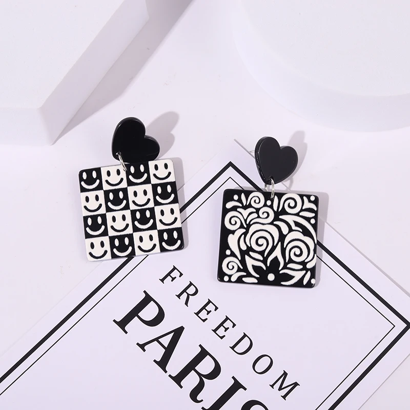 Modern Black White Resin Stud Earrings Heart Flower Square Earrings Plaid Statement Danglers Women Fashion Punk Cool Ear Jewelry
Modern Black White Resin Stud Earrings Heart Flower Square Earrings Plaid Statement Danglers Women Fashion Punk Cool Ear Jewelry
