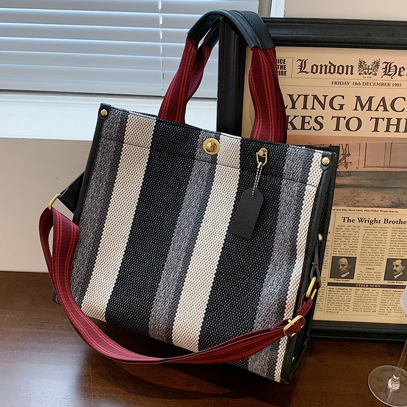 Wide Shoulder Strap Handbag Ladies Bag Autumn 2021 Designer New Texture Canvas Shoulder Bag Large Capacity Tote Bag
Wide Shoulder Strap Handbag Ladies Bag Autumn 2021 Designer New Texture Canvas Shoulder Bag Large Capacity Tote Bag