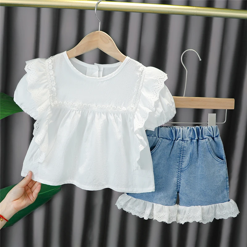 HYLKIDHUOSE 2021 летний комплект одежды для маленьких девочек, детская повседневная одежда, футболка с коротким рукавом, кружевные джинсовые шорты...
HYLKIDHUOSE 2021 летний комплект одежды для маленьких девочек, детская повседневная одежда, футболка с коротким рукавом, кружевные джинсовые шорты...