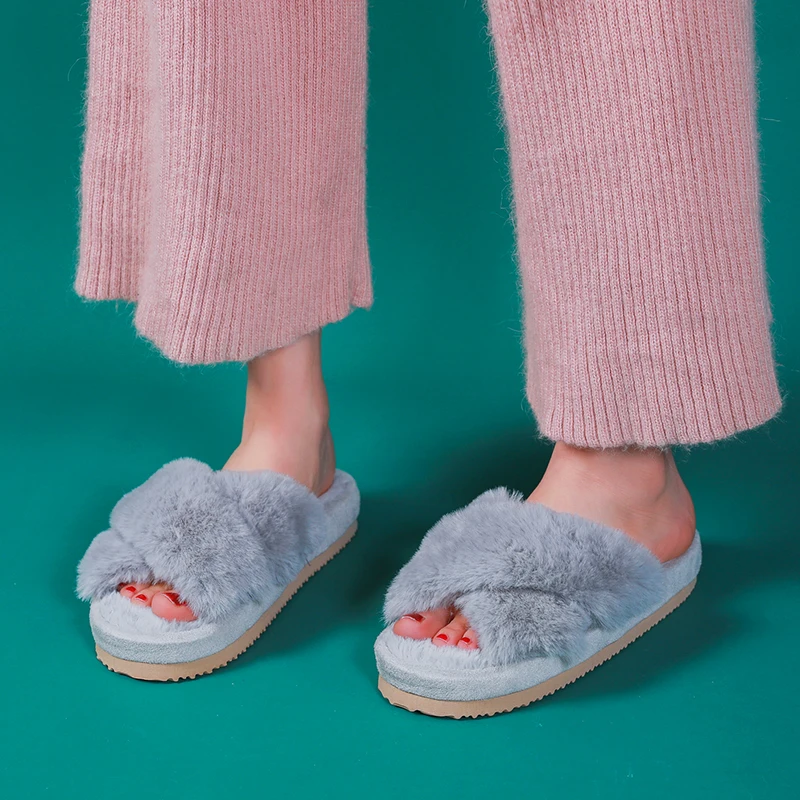 Women Fur Slippers Chic Cross Band 3cm Heel Soft Plush Indoor Ladies Platform Shoes Open Toe Fluffy House Slippers
Women Fur Slippers Chic Cross Band 3cm Heel Soft Plush Indoor Ladies Platform Shoes Open Toe Fluffy House Slippers