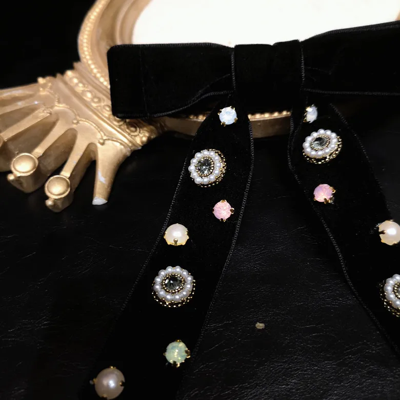 Korean Velvet Bow Tie Sweet College Brooch Pearl Rhinestone Shirt Neckline Collar Pin for Women Uniform Bowtie Party Accessories
Korean Velvet Bow Tie Sweet College Brooch Pearl Rhinestone Shirt Neckline Collar Pin for Women Uniform Bowtie Party Accessories