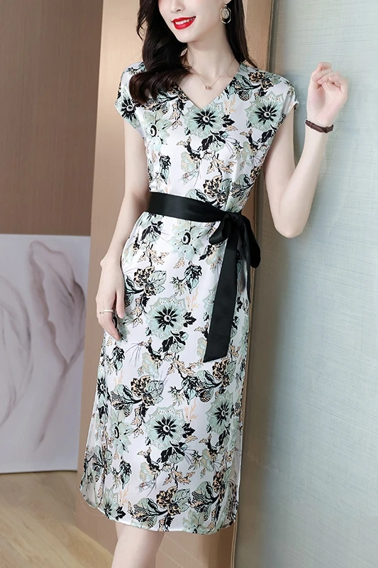 COIGARSAM 4XL Plus Size French Style Print Women dress New Summer Vintage V-Neck Dresses Design And Color 5670
COIGARSAM 4XL Plus Size French Style Print Women dress New Summer Vintage V-Neck Dresses Design And Color 5670