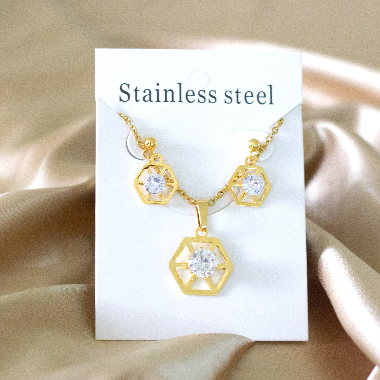 Geometric Cubic Zirconia Pendant Necklace and Stud Earrings Stainless Steel Jewelry for Girl Women Party Gift Fashion Jewelry
Geometric Cubic Zirconia Pendant Necklace and Stud Earrings Stainless Steel Jewelry for Girl Women Party Gift Fashion Jewelry