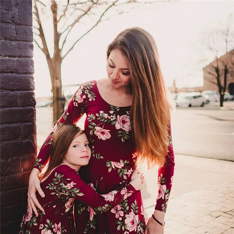 Платья макси для мамы и дочки с длинным рукавом в стиле бохо облегающие