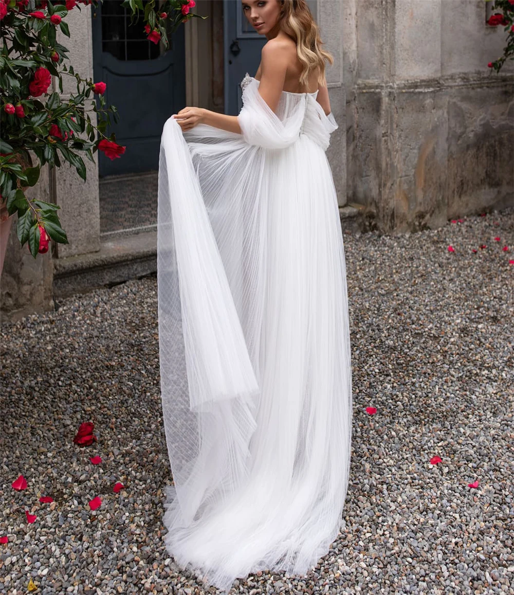 Romantic Long Sleeves Vestidos De Noiva Sweetheart Neckline Tulle Illusion Appliques Beading Pearls Empire Beach Wedding Dresses
Romantic Long Sleeves Vestidos De Noiva Sweetheart Neckline Tulle Illusion Appliques Beading Pearls Empire Beach Wedding Dresses