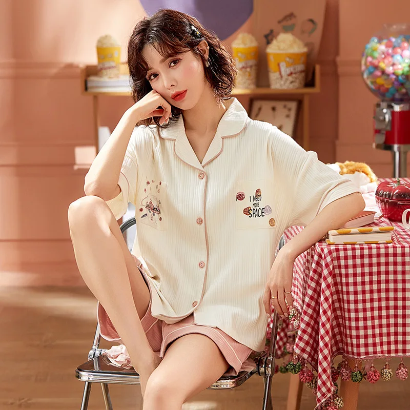 Summer cash short sleeve cotton thin women's pajamas Lapel cartoon cute Korean version can wear women's home suit
Summer cash short sleeve cotton thin women's pajamas Lapel cartoon cute Korean version can wear women's home suit