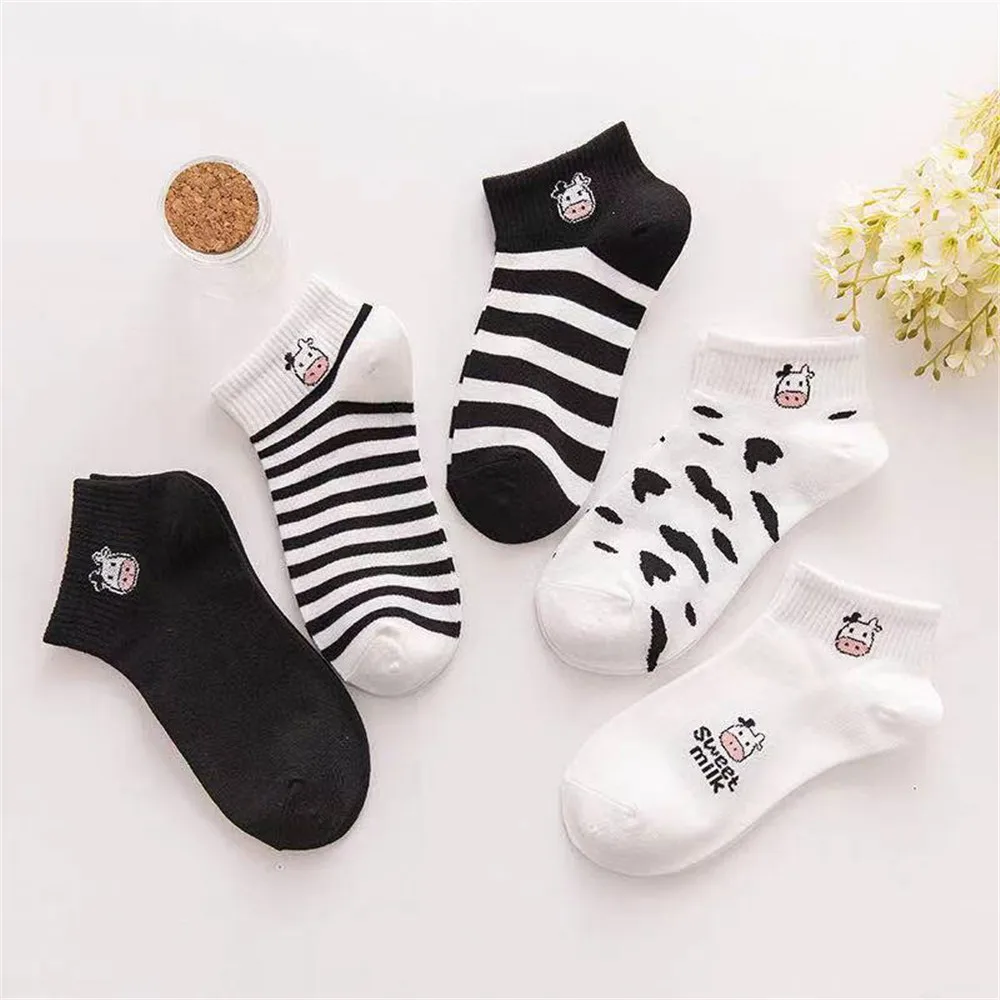 Women's socks black and white cute cartoon Harajuku skateboard socks women's trend cow shallow mouth pure cotton women's socks
Women's socks black and white cute cartoon Harajuku skateboard socks women's trend cow shallow mouth pure cotton women's socks