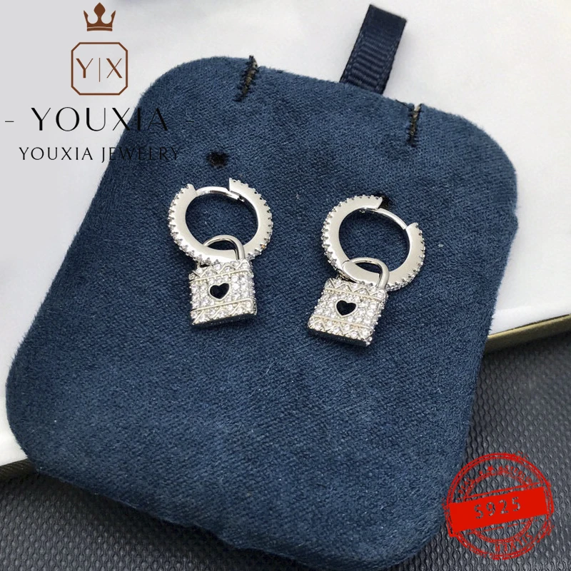 1:1 Custom A House Diamond Luxury Noble Original With Logo 925 Sterling Silver New Earrings Shiny Personalized Jewelry
1:1 Custom A House Diamond Luxury Noble Original With Logo 925 Sterling Silver New Earrings Shiny Personalized Jewelry