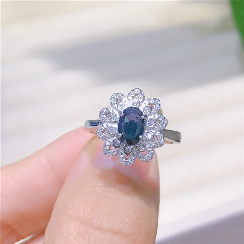 

The new 925 silver inlaid natural sapphire ring, women's jewelry, the party must bring jewelry, highlighting the temperament