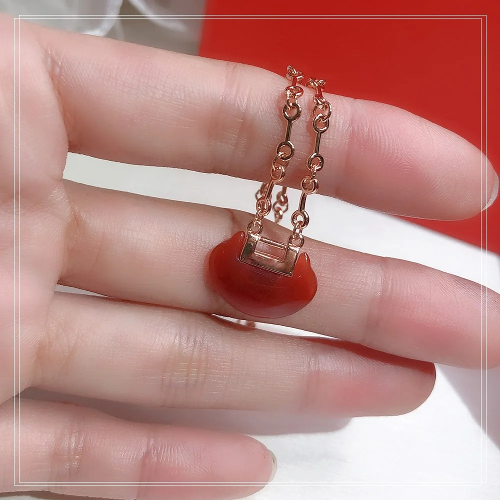 S925 Sterling Silver Red lock Bracelet Red agate lady Bracelet Simple small fresh and sweet Gift from best friend Free freight
S925 Sterling Silver Red lock Bracelet Red agate lady Bracelet Simple small fresh and sweet Gift from best friend Free freight