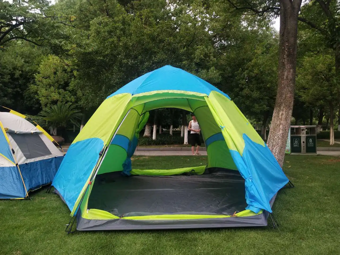 Family Travel Camping Tent Set For Self-Driving Tour, Waterproof And Easy To Carry With Sleeping Bag Inflatable Cushion
Family Travel Camping Tent Set For Self-Driving Tour, Waterproof And Easy To Carry With Sleeping Bag Inflatable Cushion