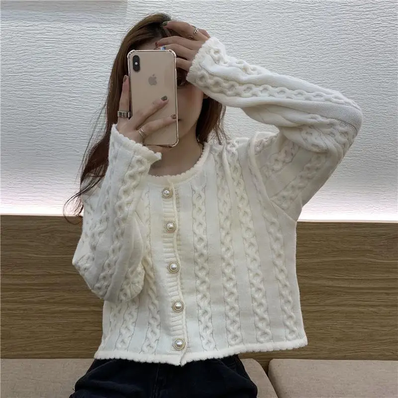 Gentle wind twist sweater women's spring and autumn 2021 new Korean version loose outer wear lazy wind sweater cardigan coat 
Gentle wind twist sweater women's spring and autumn 2021 new Korean version loose outer wear lazy wind sweater cardigan coat