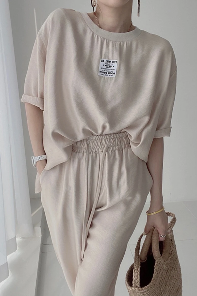 Korean chic all-match round neck letter patch loose short-sleeved T-shirt + high-waist casual trousers two-piece female
Korean chic all-match round neck letter patch loose short-sleeved T-shirt + high-waist casual trousers two-piece female