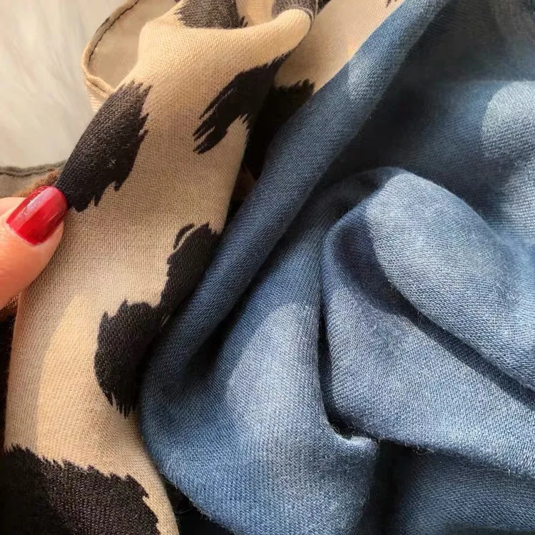 Spring 2020 new scarves leopard print silk scarf thin women's autumn winter tourism decoration sunscreen shawl luxury scarves
Spring 2020 new scarves leopard print silk scarf thin women's autumn winter tourism decoration sunscreen shawl luxury scarves